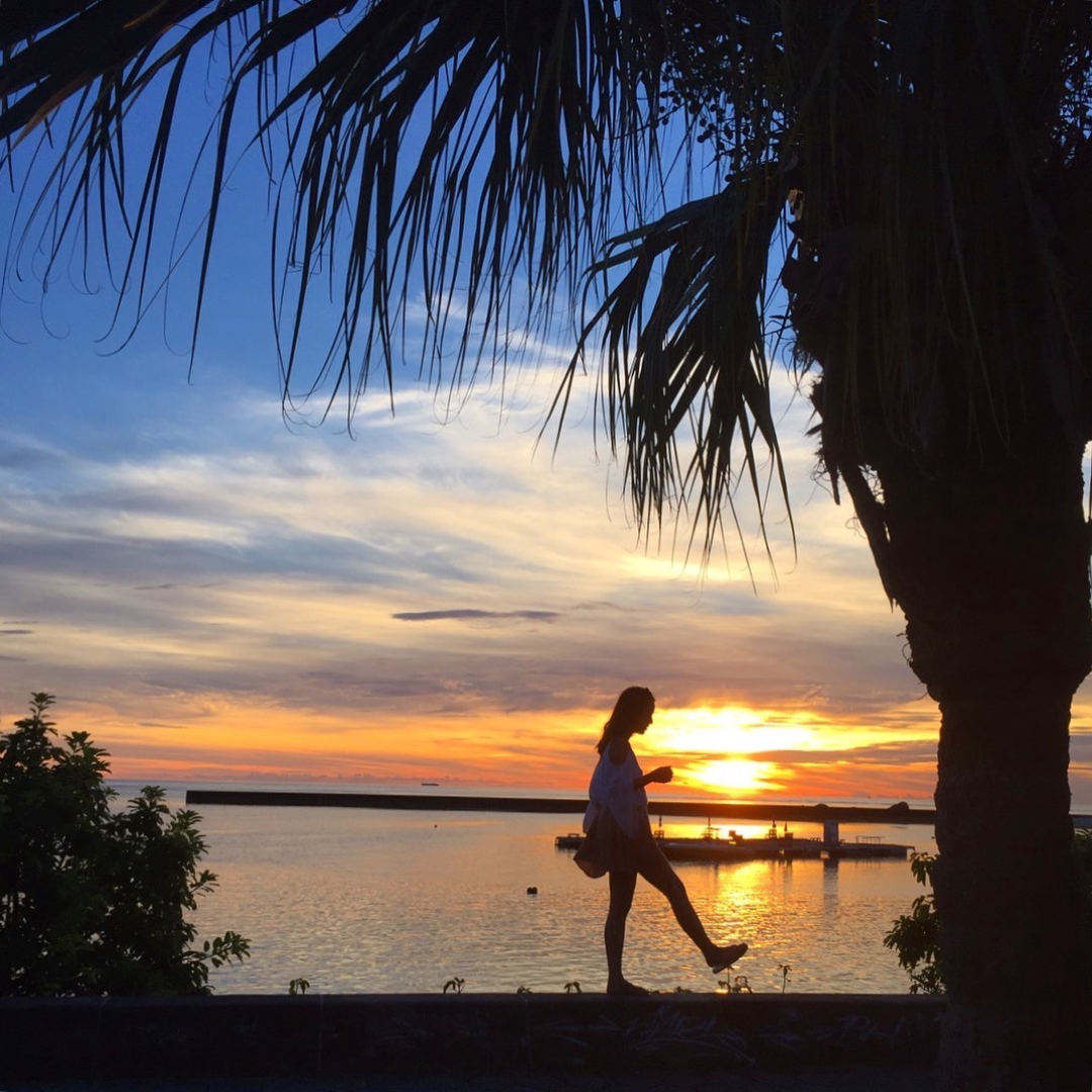 右側X印又は黒部分をクリックすると戻ります