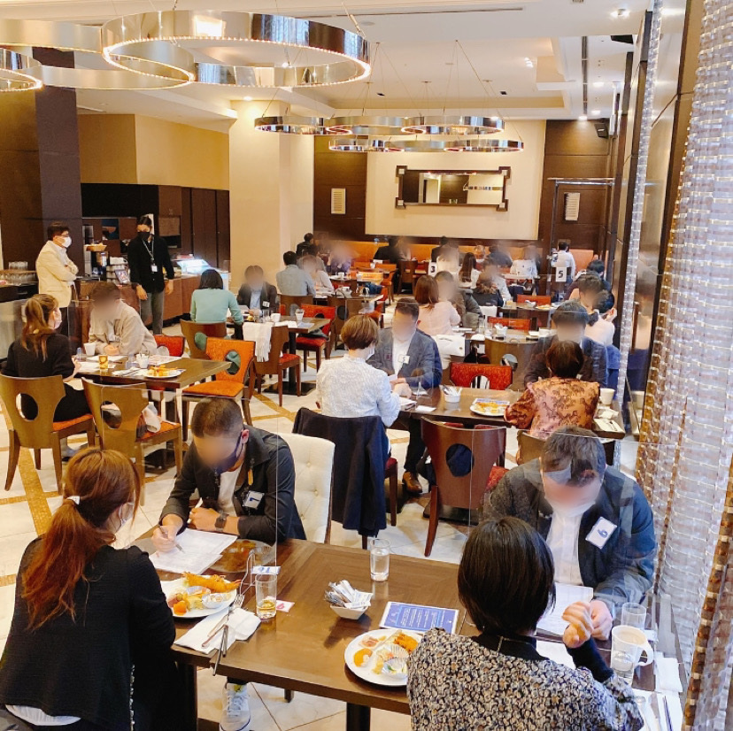 右側X印又は黒部分をクリックすると戻ります