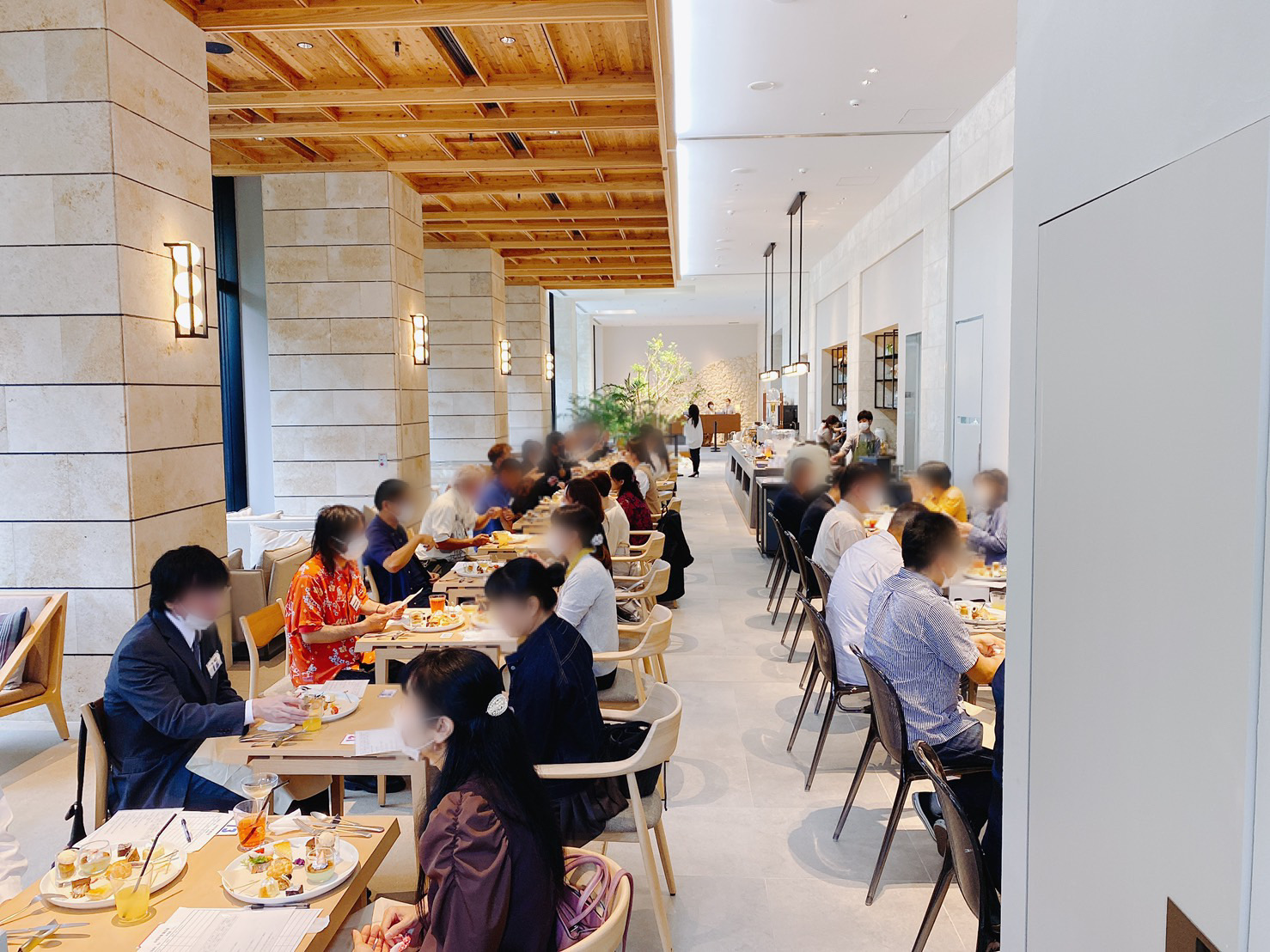 右側X印又は黒部分をクリックすると戻ります