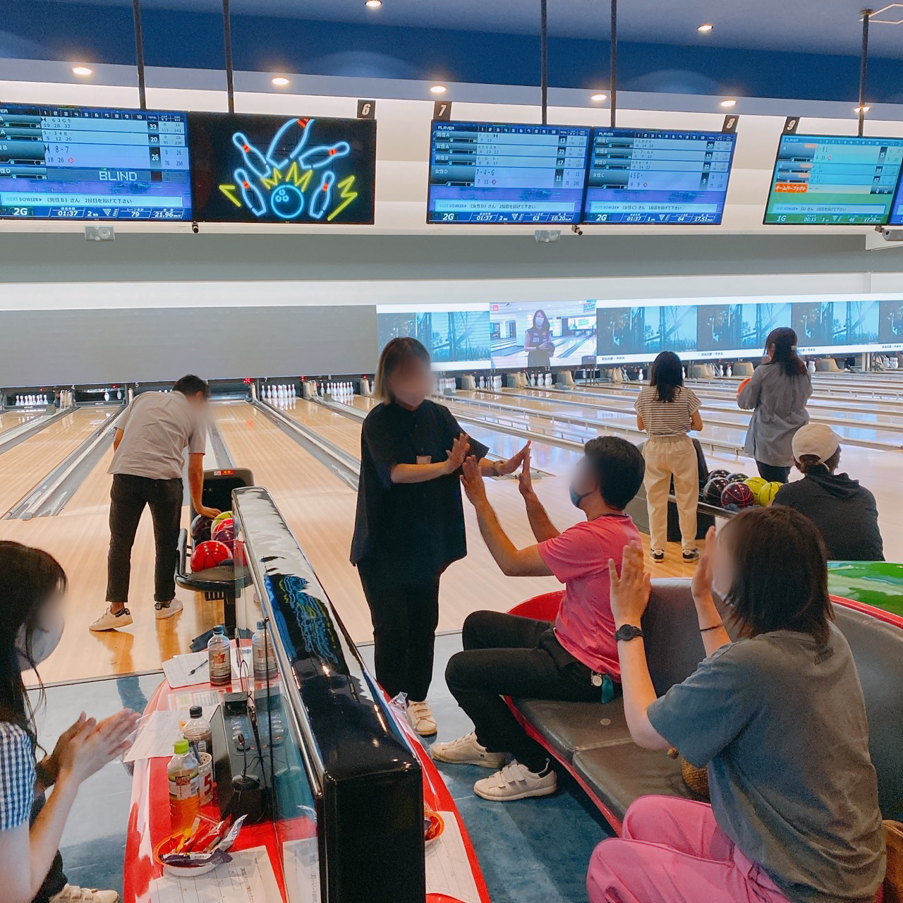 右側X印又は黒部分をクリックすると戻ります